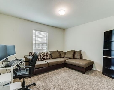 1101 Emerald Drive - Photo Thumbnail 12