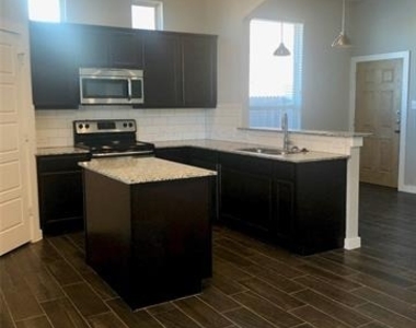 925 Chaparral Trail - Photo Thumbnail 1