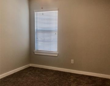 925 Chaparral Trail - Photo Thumbnail 13