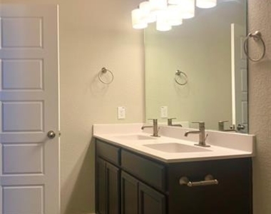 925 Chaparral Trail - Photo Thumbnail 12