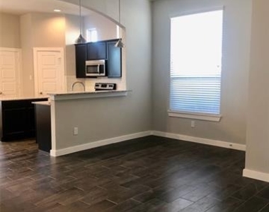 925 Chaparral Trail - Photo Thumbnail 3