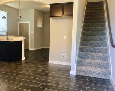 925 Chaparral Trail - Photo Thumbnail 5