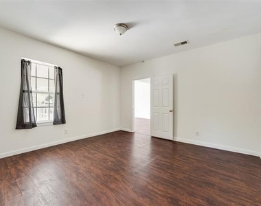 1327 E Baltimore Avenue - Photo Thumbnail 9