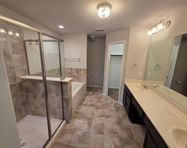 7504 Boat Wind Road - Photo Thumbnail 10