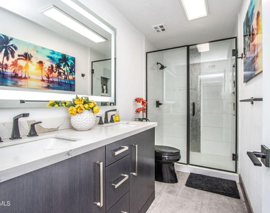 7401 N Scottsdale Road - Photo Thumbnail 16