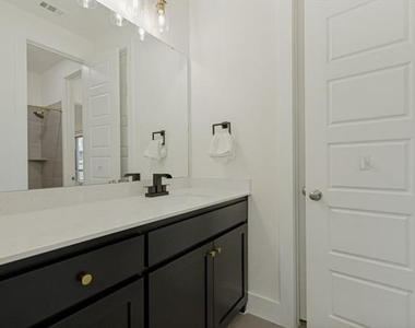 1513 Snapdragon Court - Photo Thumbnail 10