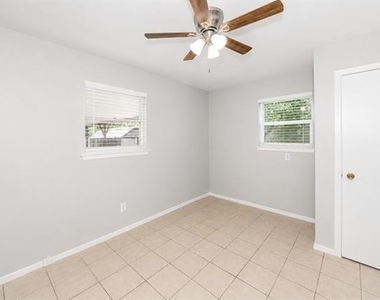 4709 Fair Park Boulevard - Photo Thumbnail 17