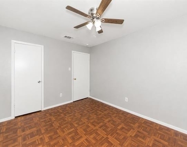 4709 Fair Park Boulevard - Photo Thumbnail 15