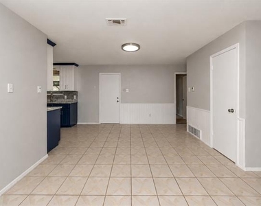 4709 Fair Park Boulevard - Photo Thumbnail 7