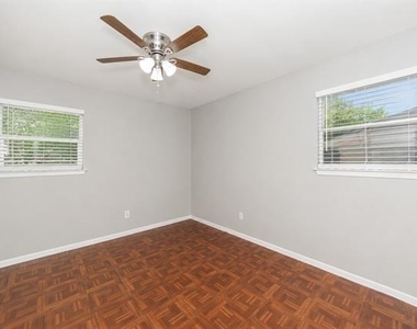 4709 Fair Park Boulevard - Photo Thumbnail 14