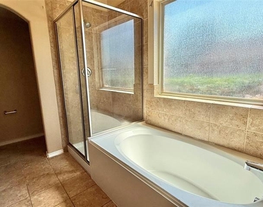9044 Sundance Trail - Photo Thumbnail 14