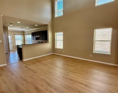 9044 Sundance Trail - Photo Thumbnail 5