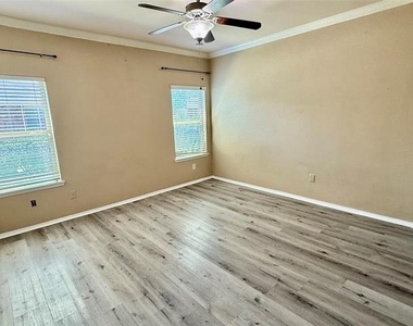 9044 Sundance Trail - Photo Thumbnail 11