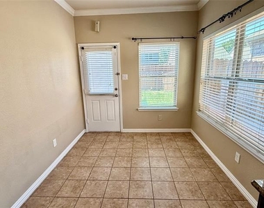 9044 Sundance Trail - Photo Thumbnail 10