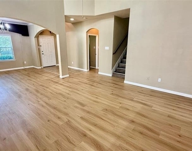 9044 Sundance Trail - Photo Thumbnail 6