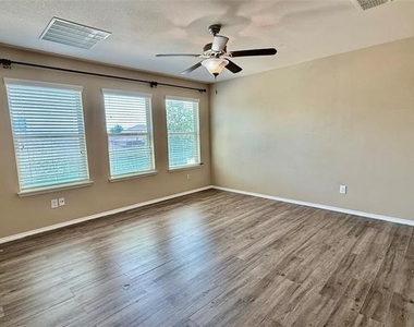 9044 Sundance Trail - Photo Thumbnail 17