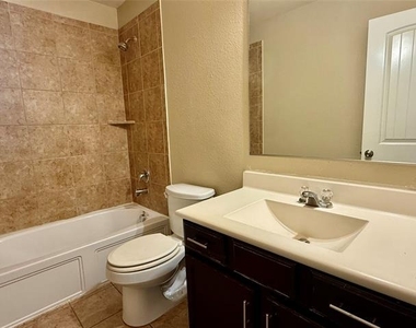 9044 Sundance Trail - Photo Thumbnail 20