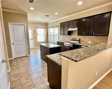 9044 Sundance Trail - Photo Thumbnail 7