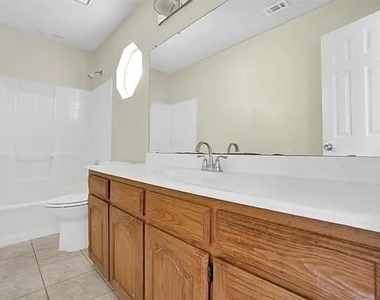 827 Cornell Lane - Photo Thumbnail 16