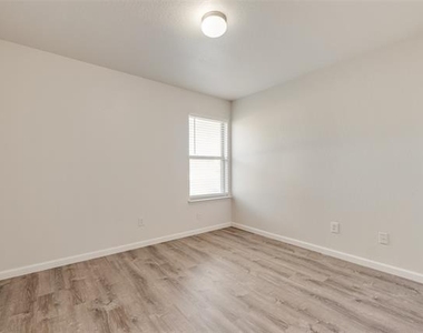 7437 Diamond Springs Trail - Photo Thumbnail 11