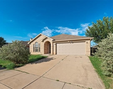 7437 Diamond Springs Trail - Photo Thumbnail 2