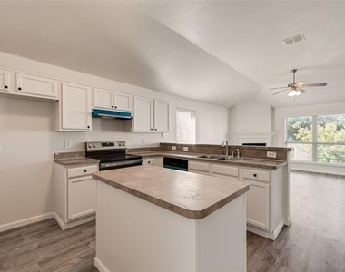 7437 Diamond Springs Trail - Photo Thumbnail 8