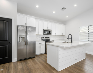 274 N Delaware Street - Photo Thumbnail 6