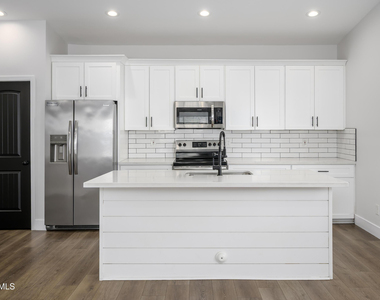 274 N Delaware Street - Photo Thumbnail 5