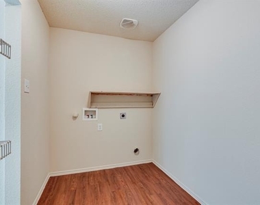 2920 Pima Lane - Photo Thumbnail 6