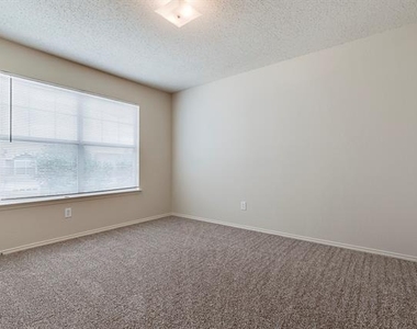 2920 Pima Lane - Photo Thumbnail 10