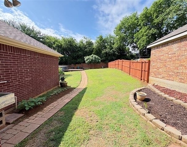 106 Constitution Drive - Photo Thumbnail 22
