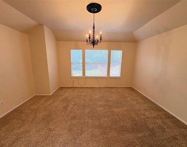 106 Constitution Drive - Photo Thumbnail 14