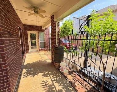 106 Constitution Drive - Photo Thumbnail 21