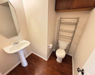 106 Constitution Drive - Photo Thumbnail 10