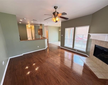 106 Constitution Drive - Photo Thumbnail 8