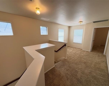 106 Constitution Drive - Photo Thumbnail 16