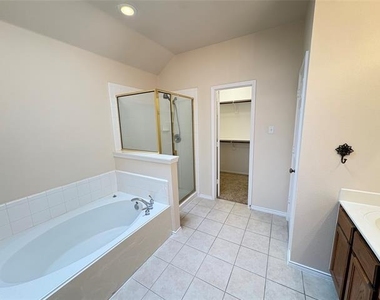 106 Constitution Drive - Photo Thumbnail 13