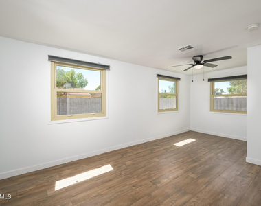 3731 E Janice Way - Photo Thumbnail 11