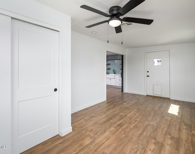 3731 E Janice Way - Photo Thumbnail 12