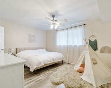 7707 Meadow Park Drive - Photo Thumbnail 11