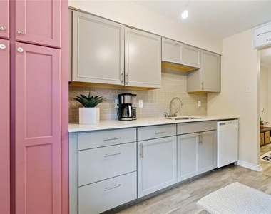 7707 Meadow Park Drive - Photo Thumbnail 7
