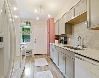 7707 Meadow Park Drive - Photo Thumbnail 6