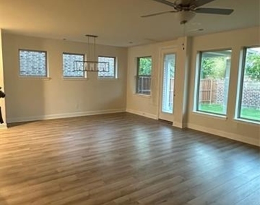 205 Texas Red Lane - Photo Thumbnail 8