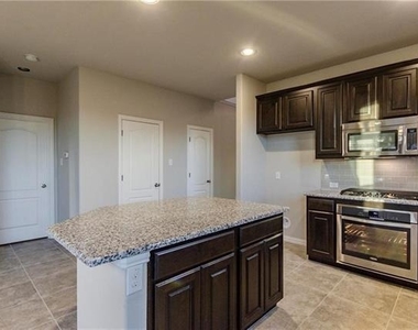 3928 Southern Ridge Drive - Photo Thumbnail 4