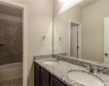 3928 Southern Ridge Drive - Photo Thumbnail 15