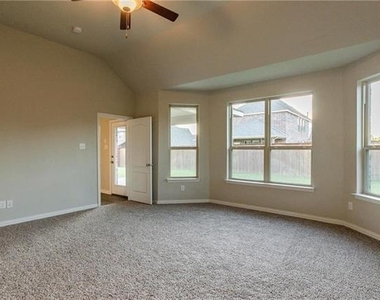 3928 Southern Ridge Drive - Photo Thumbnail 6