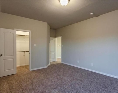 3928 Southern Ridge Drive - Photo Thumbnail 7