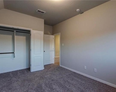 3928 Southern Ridge Drive - Photo Thumbnail 17
