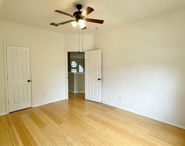 2712 Oakland Hills Drive - Photo Thumbnail 10