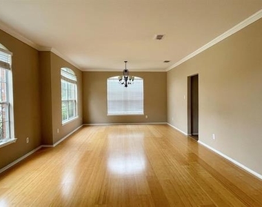 2712 Oakland Hills Drive - Photo Thumbnail 4